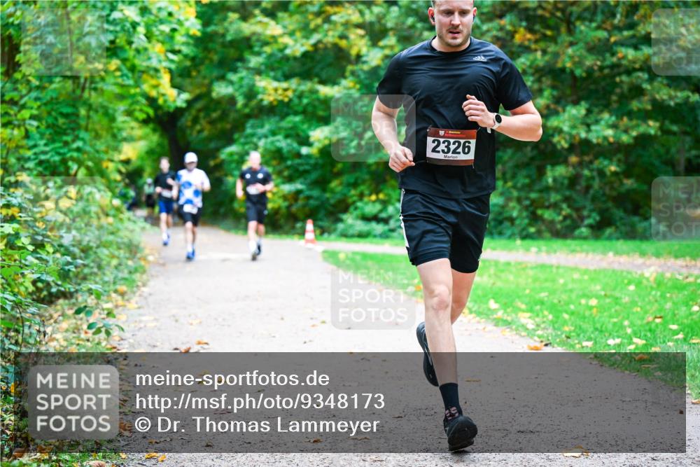 12.10.2025 - Bramfelder Halbmarathon 2025 Dr. Thomas Lammeyer http://msf.ph/oto/9348173 12.10.2025 10:26:20 Laufen 2326 meine-sportfotos.de