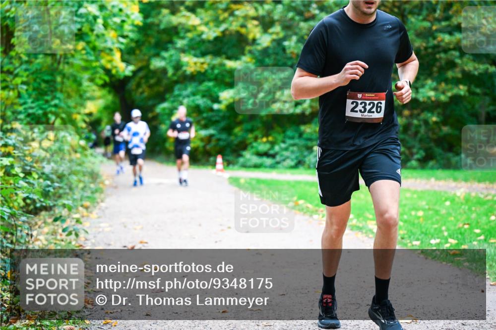 12.10.2025 - Bramfelder Halbmarathon 2025 Dr. Thomas Lammeyer http://msf.ph/oto/9348175 12.10.2025 10:26:20 Laufen 34, 2326 meine-sportfotos.de