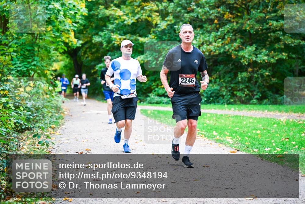 12.10.2025 - Bramfelder Halbmarathon 2025 Dr. Thomas Lammeyer http://msf.ph/oto/9348194 12.10.2025 10:26:25 Laufen 2246 meine-sportfotos.de