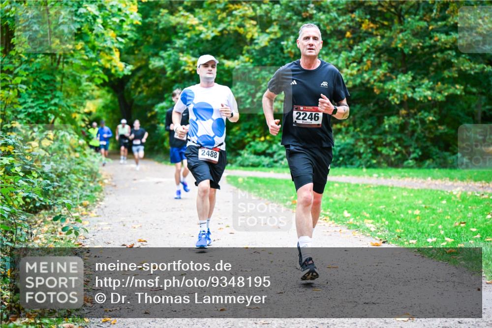 12.10.2025 - Bramfelder Halbmarathon 2025 Dr. Thomas Lammeyer http://msf.ph/oto/9348195 12.10.2025 10:26:25 Laufen 2488, 2246 meine-sportfotos.de