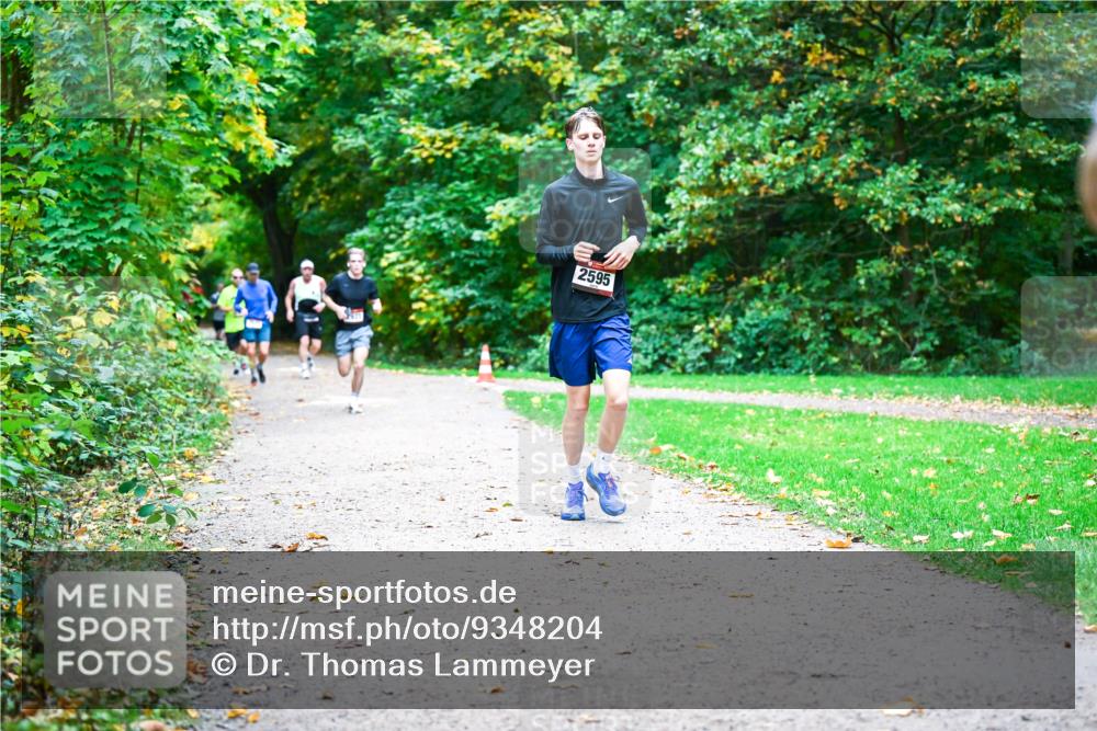 12.10.2025 - Bramfelder Halbmarathon 2025 Dr. Thomas Lammeyer http://msf.ph/oto/9348204 12.10.2025 10:26:27 Laufen 2595 meine-sportfotos.de