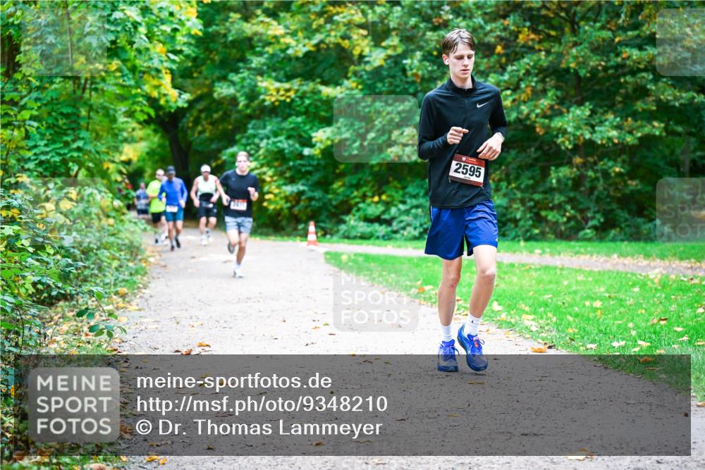 12.10.2025 - Bramfelder Halbmarathon 2025 Dr. Thomas Lammeyer http://msf.ph/oto/9348210 12.10.2025 10:26:28 Laufen 2595 meine-sportfotos.de