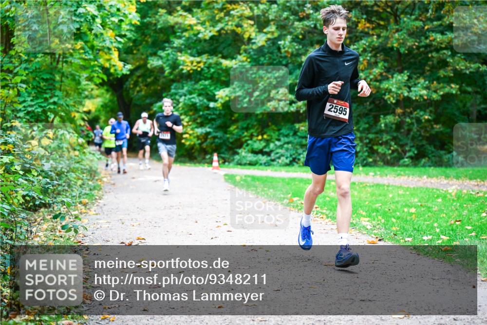 12.10.2025 - Bramfelder Halbmarathon 2025 Dr. Thomas Lammeyer http://msf.ph/oto/9348211 12.10.2025 10:26:28 Laufen 1971, 2595 meine-sportfotos.de