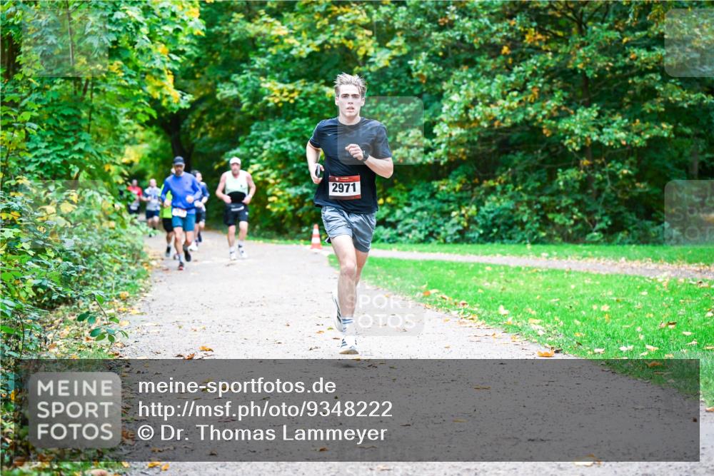 12.10.2025 - Bramfelder Halbmarathon 2025 Dr. Thomas Lammeyer http://msf.ph/oto/9348222 12.10.2025 10:26:31 Laufen 2971 meine-sportfotos.de