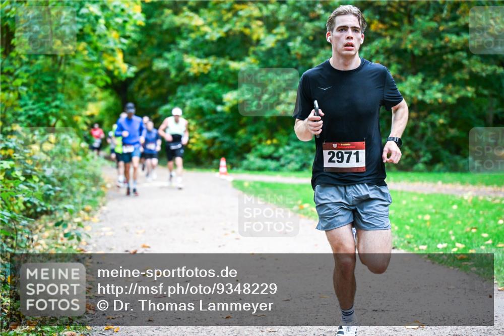 12.10.2025 - Bramfelder Halbmarathon 2025 Dr. Thomas Lammeyer http://msf.ph/oto/9348229 12.10.2025 10:26:31 Laufen 2971 meine-sportfotos.de