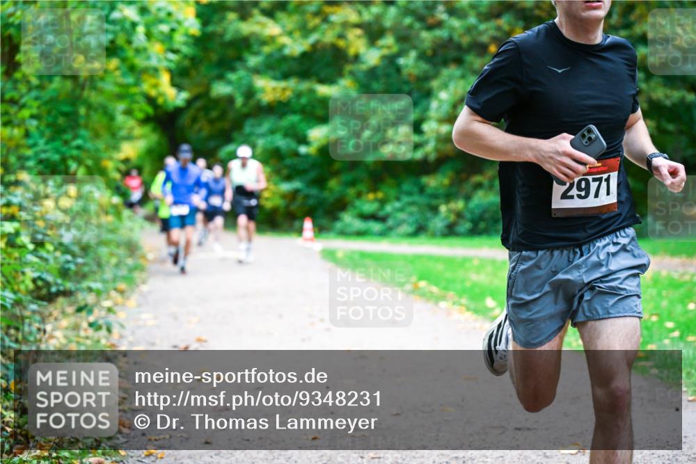 12.10.2025 - Bramfelder Halbmarathon 2025 Dr. Thomas Lammeyer http://msf.ph/oto/9348231 12.10.2025 10:26:32 Laufen 2971 meine-sportfotos.de