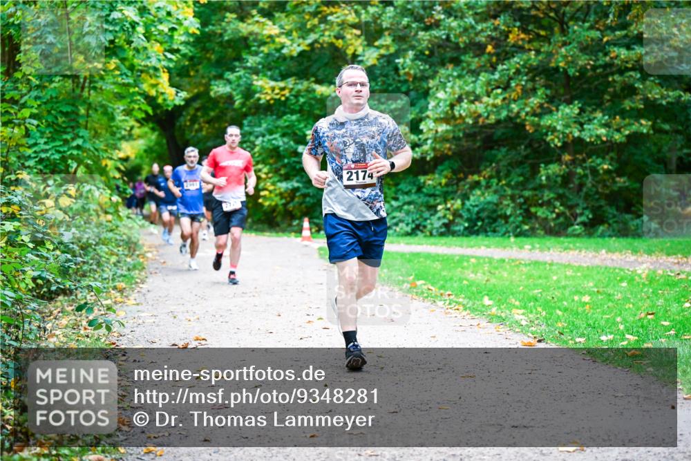 12.10.2025 - Bramfelder Halbmarathon 2025 Dr. Thomas Lammeyer http://msf.ph/oto/9348281 12.10.2025 10:26:41 Laufen 2174 meine-sportfotos.de