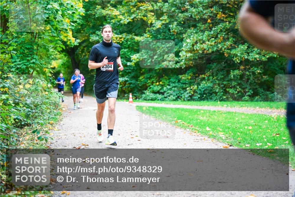 12.10.2025 - Bramfelder Halbmarathon 2025 Dr. Thomas Lammeyer http://msf.ph/oto/9348329 12.10.2025 10:26:50 Laufen 304 meine-sportfotos.de