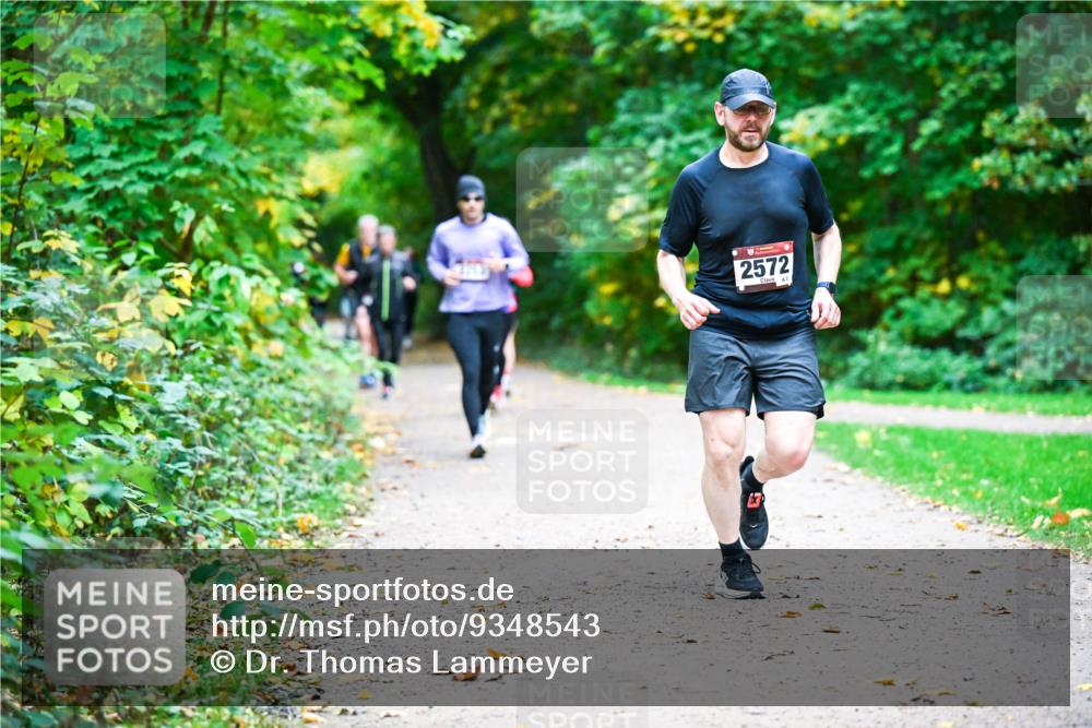 12.10.2025 - Bramfelder Halbmarathon 2025 Dr. Thomas Lammeyer http://msf.ph/oto/9348543 12.10.2025 10:27:44 Laufen 2943, 2572, 3 meine-sportfotos.de
