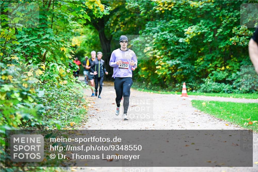 12.10.2025 - Bramfelder Halbmarathon 2025 Dr. Thomas Lammeyer http://msf.ph/oto/9348550 12.10.2025 10:27:46 Laufen 2253 meine-sportfotos.de