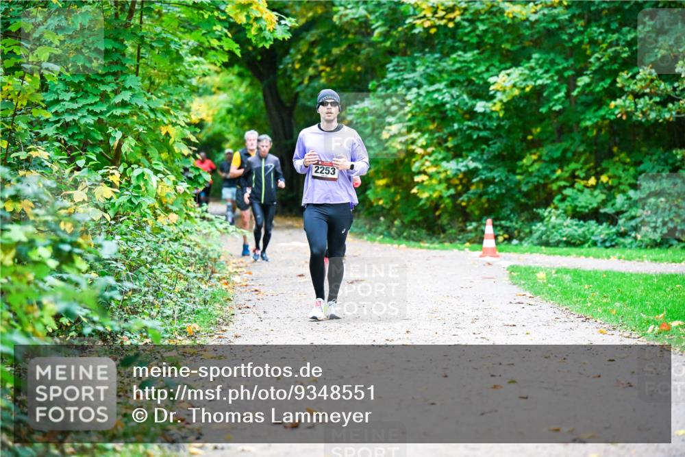 12.10.2025 - Bramfelder Halbmarathon 2025 Dr. Thomas Lammeyer http://msf.ph/oto/9348551 12.10.2025 10:27:46 Laufen 2253 meine-sportfotos.de