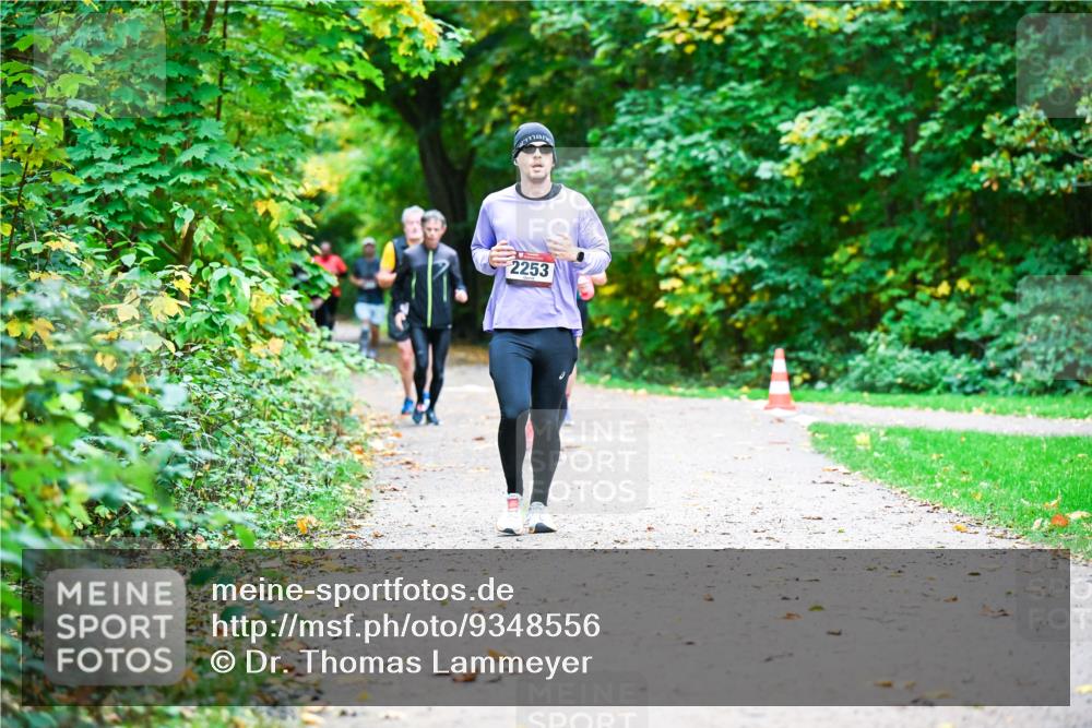 12.10.2025 - Bramfelder Halbmarathon 2025 Dr. Thomas Lammeyer http://msf.ph/oto/9348556 12.10.2025 10:27:46 Laufen 2253 meine-sportfotos.de