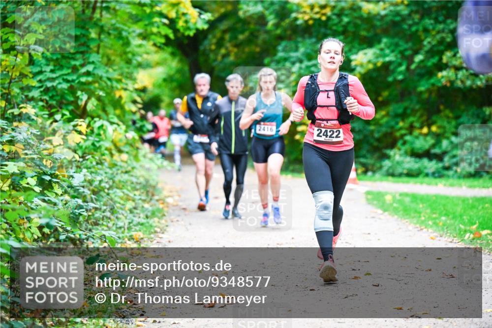 12.10.2025 - Bramfelder Halbmarathon 2025 Dr. Thomas Lammeyer http://msf.ph/oto/9348577 12.10.2025 10:27:50 Laufen 2416, 2422 meine-sportfotos.de