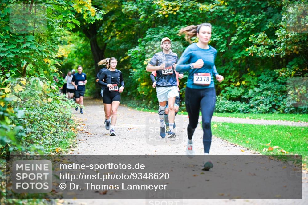 12.10.2025 - Bramfelder Halbmarathon 2025 Dr. Thomas Lammeyer http://msf.ph/oto/9348620 12.10.2025 10:27:58 Laufen 2462, 85, 2325, 2378 meine-sportfotos.de