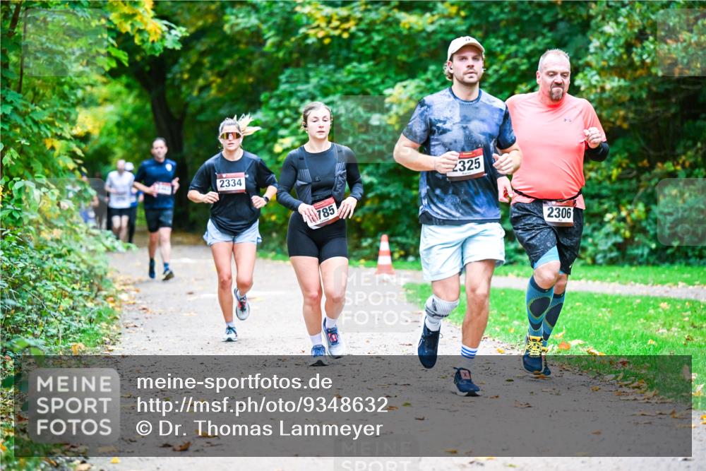 12.10.2025 - Bramfelder Halbmarathon 2025 Dr. Thomas Lammeyer http://msf.ph/oto/9348632 12.10.2025 10:28:01 Laufen 2334, 785, 2325, 2306 meine-sportfotos.de