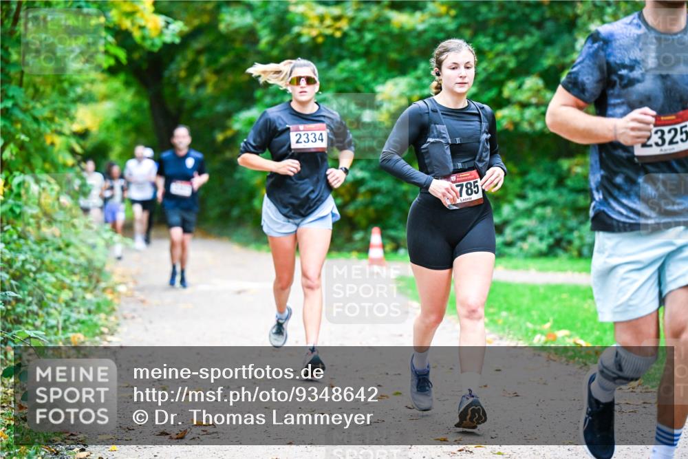 12.10.2025 - Bramfelder Halbmarathon 2025 Dr. Thomas Lammeyer http://msf.ph/oto/9348642 12.10.2025 10:28:03 Laufen 2334, 785, 2325 meine-sportfotos.de