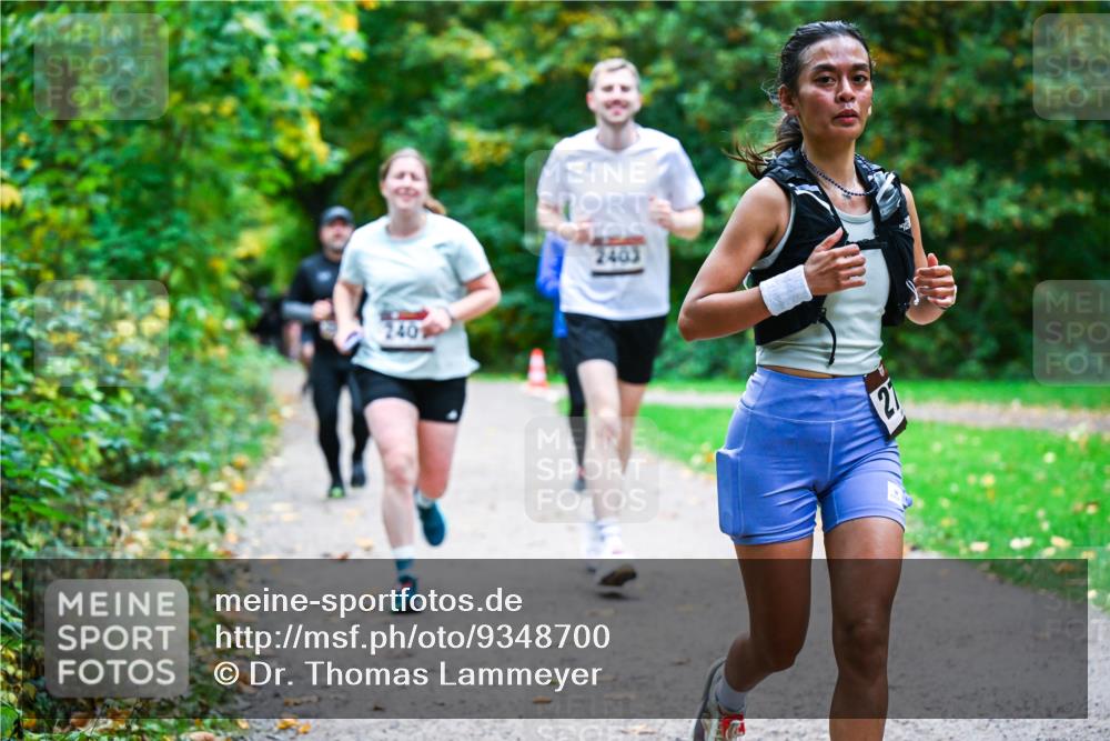 12.10.2025 - Bramfelder Halbmarathon 2025 Dr. Thomas Lammeyer http://msf.ph/oto/9348700 12.10.2025 10:28:14 Laufen 240, 2403 meine-sportfotos.de