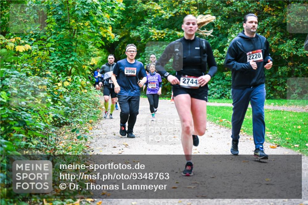 12.10.2025 - Bramfelder Halbmarathon 2025 Dr. Thomas Lammeyer http://msf.ph/oto/9348763 12.10.2025 10:28:30 Laufen 2220, 2996, 2744, 2333 meine-sportfotos.de
