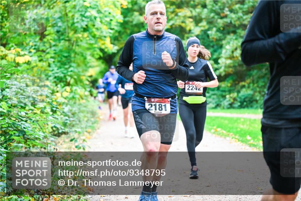 12.10.2025 - Bramfelder Halbmarathon 2025 Dr. Thomas Lammeyer http://msf.ph/oto/9348795 12.10.2025 10:28:36 Laufen 2181, 2242 meine-sportfotos.de