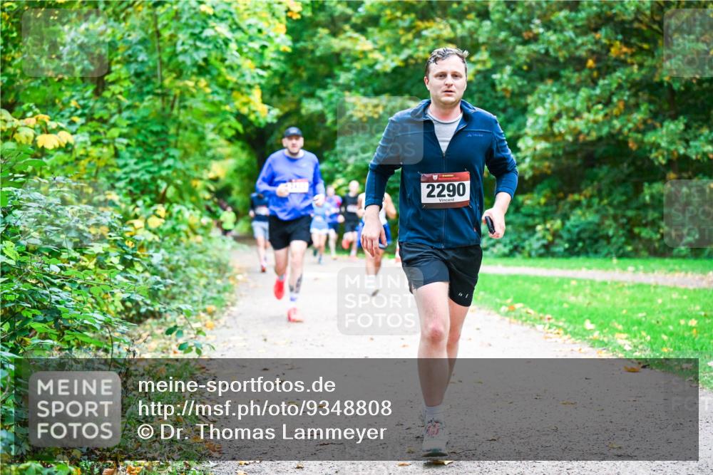 12.10.2025 - Bramfelder Halbmarathon 2025 Dr. Thomas Lammeyer http://msf.ph/oto/9348808 12.10.2025 10:28:39 Laufen 2290 meine-sportfotos.de