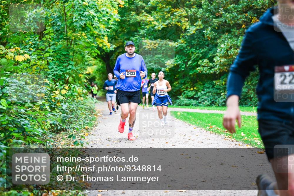 12.10.2025 - Bramfelder Halbmarathon 2025 Dr. Thomas Lammeyer http://msf.ph/oto/9348814 12.10.2025 10:28:40 Laufen 2423, 2410, 22 meine-sportfotos.de