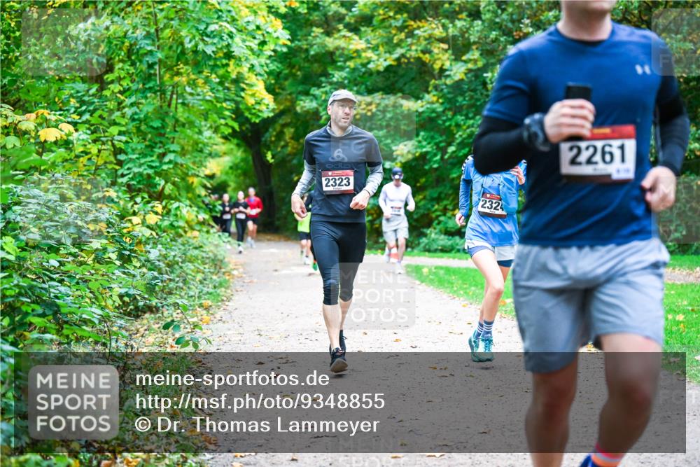 12.10.2025 - Bramfelder Halbmarathon 2025 Dr. Thomas Lammeyer http://msf.ph/oto/9348855 12.10.2025 10:28:46 Laufen 8, 2323, 2324, 2261 meine-sportfotos.de