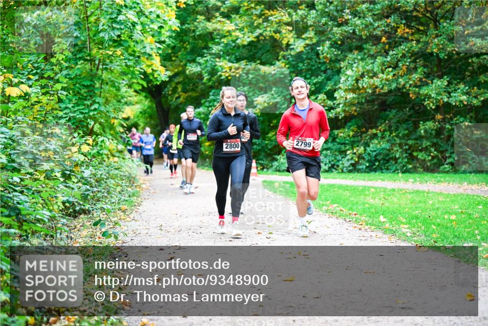 12.10.2025 - Bramfelder Halbmarathon 2025 Dr. Thomas Lammeyer http://msf.ph/oto/9348900 12.10.2025 10:28:57 Laufen 2211, 2800, 2799 meine-sportfotos.de