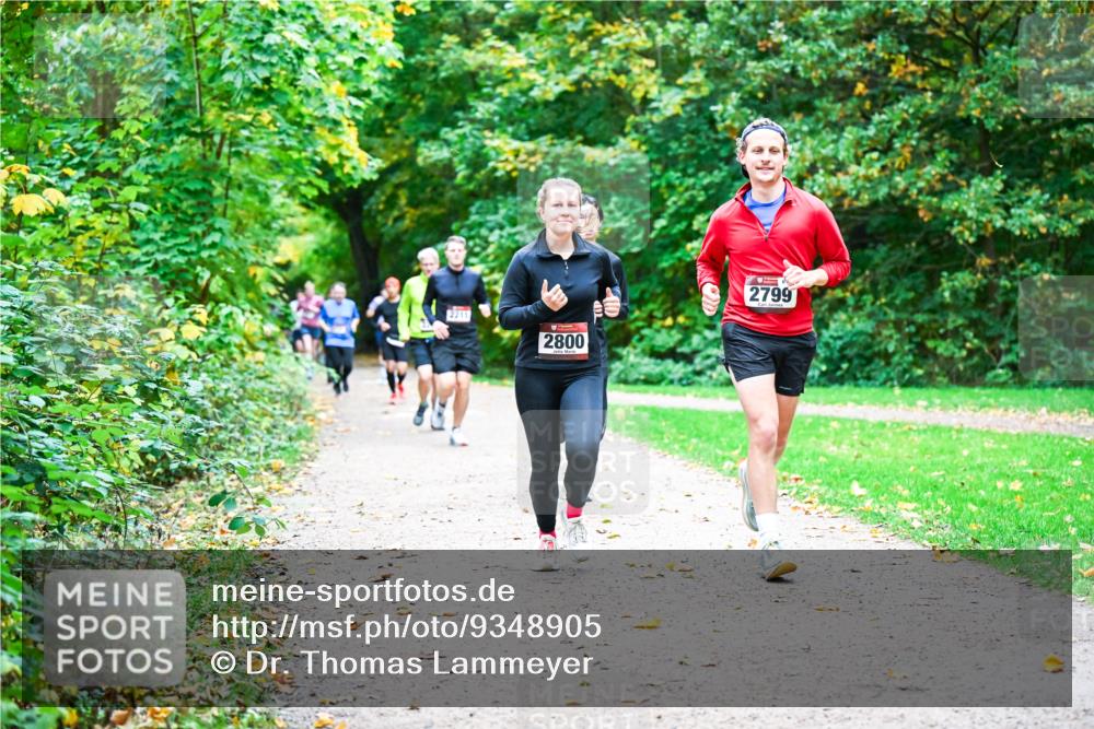 12.10.2025 - Bramfelder Halbmarathon 2025 Dr. Thomas Lammeyer http://msf.ph/oto/9348905 12.10.2025 10:28:58 Laufen 2211, 2800, 2799 meine-sportfotos.de