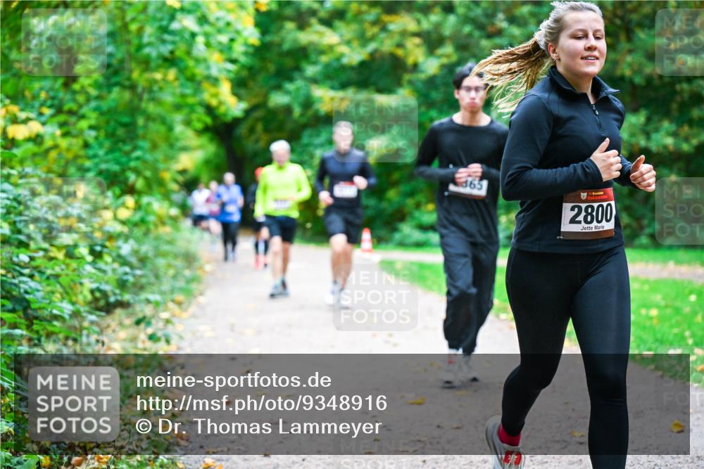 12.10.2025 - Bramfelder Halbmarathon 2025 Dr. Thomas Lammeyer http://msf.ph/oto/9348916 12.10.2025 10:28:59 Laufen 365, 34, 2800 meine-sportfotos.de