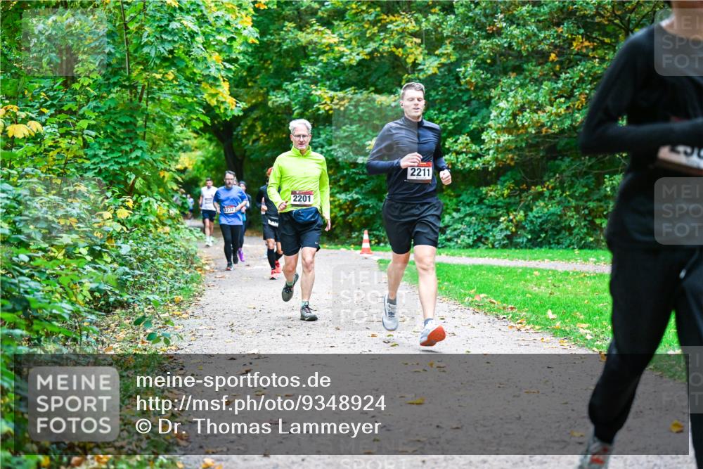 12.10.2025 - Bramfelder Halbmarathon 2025 Dr. Thomas Lammeyer http://msf.ph/oto/9348924 12.10.2025 10:29:01 Laufen 2201, 2211 meine-sportfotos.de