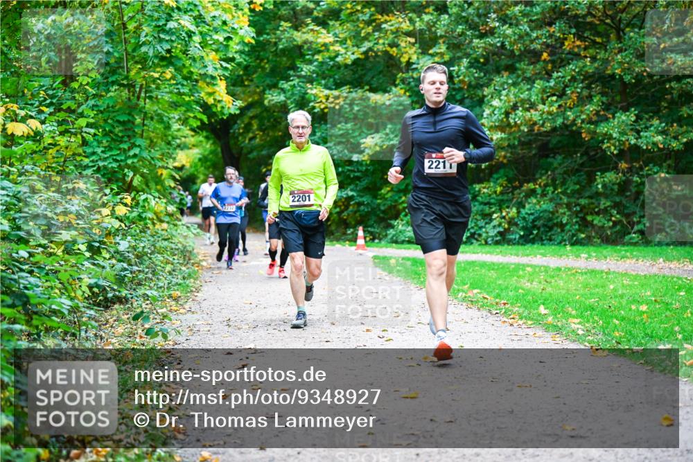 12.10.2025 - Bramfelder Halbmarathon 2025 Dr. Thomas Lammeyer http://msf.ph/oto/9348927 12.10.2025 10:29:01 Laufen 2232, 2201, 221 meine-sportfotos.de