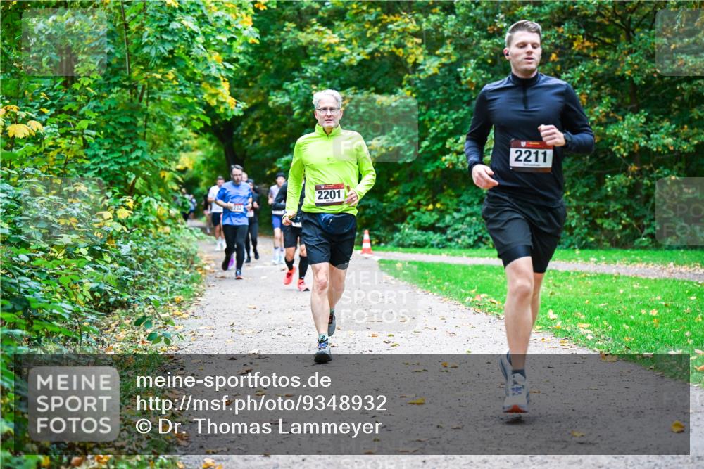 12.10.2025 - Bramfelder Halbmarathon 2025 Dr. Thomas Lammeyer http://msf.ph/oto/9348932 12.10.2025 10:29:02 Laufen 2201, 2211 meine-sportfotos.de