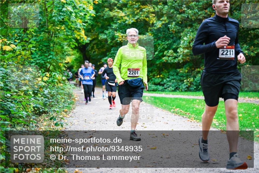 12.10.2025 - Bramfelder Halbmarathon 2025 Dr. Thomas Lammeyer http://msf.ph/oto/9348935 12.10.2025 10:29:02 Laufen 2201, 2211 meine-sportfotos.de