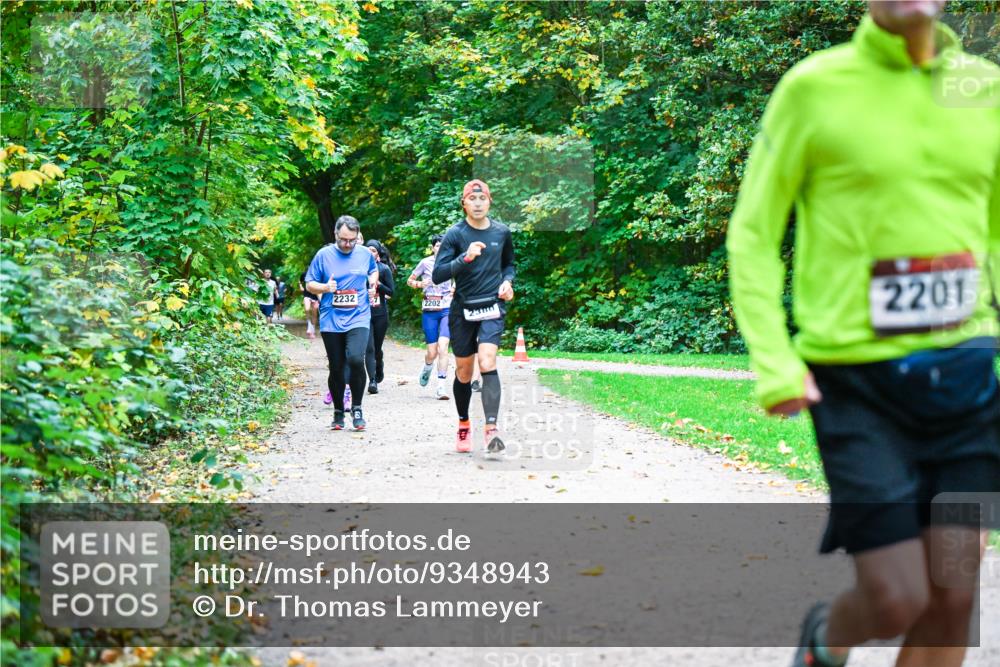 12.10.2025 - Bramfelder Halbmarathon 2025 Dr. Thomas Lammeyer http://msf.ph/oto/9348943 12.10.2025 10:29:04 Laufen 2232, 2202, 2380, 2201 meine-sportfotos.de