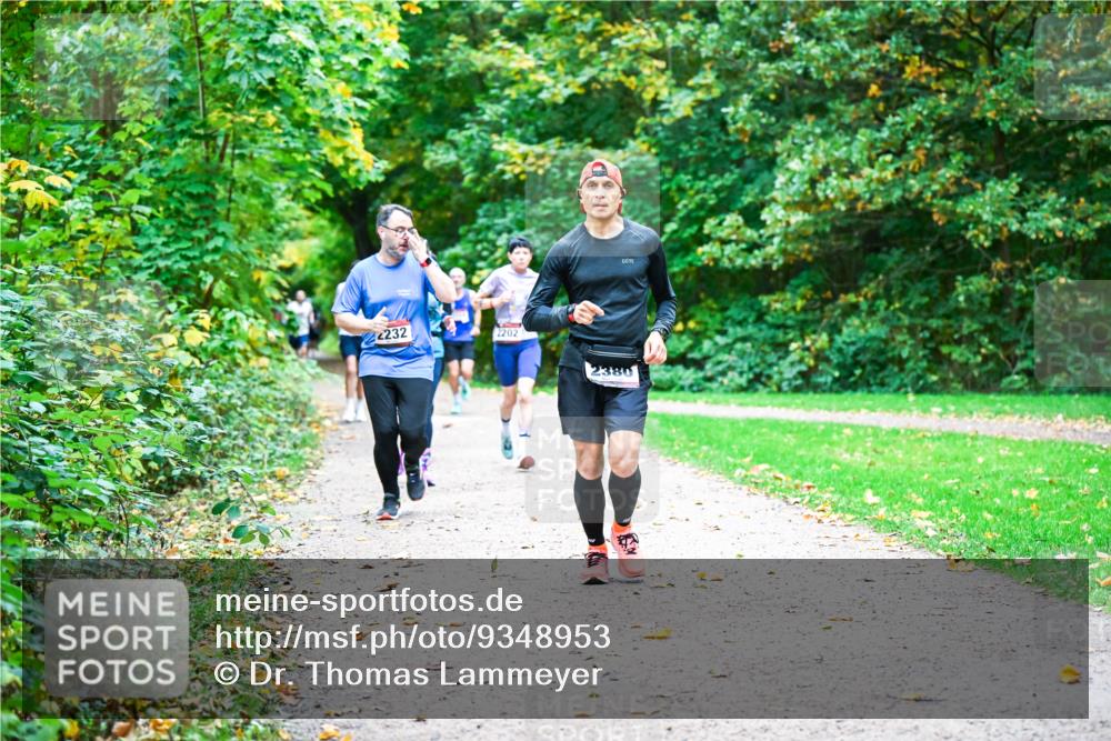 12.10.2025 - Bramfelder Halbmarathon 2025 Dr. Thomas Lammeyer http://msf.ph/oto/9348953 12.10.2025 10:29:05 Laufen 2232, 2202, 2380 meine-sportfotos.de