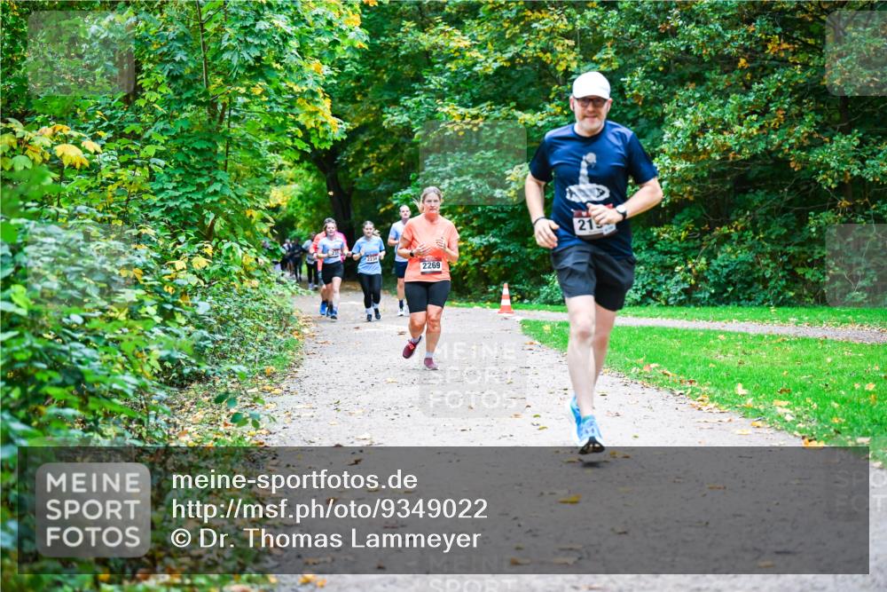 12.10.2025 - Bramfelder Halbmarathon 2025 Dr. Thomas Lammeyer http://msf.ph/oto/9349022 12.10.2025 10:29:22 Laufen 2234, 2269, 215 meine-sportfotos.de