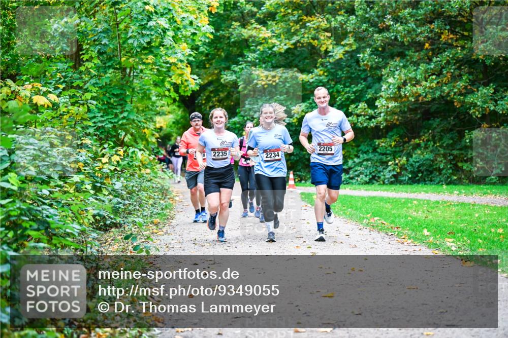 12.10.2025 - Bramfelder Halbmarathon 2025 Dr. Thomas Lammeyer http://msf.ph/oto/9349055 12.10.2025 10:29:28 Laufen 2235, 2234, 51, 2205 meine-sportfotos.de