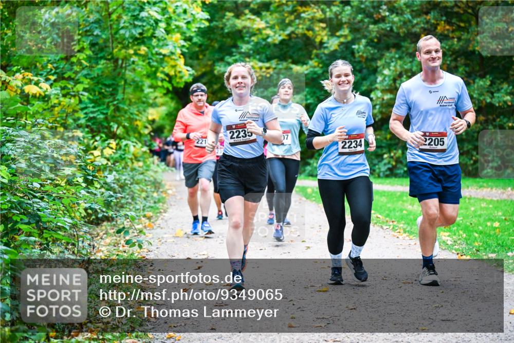 12.10.2025 - Bramfelder Halbmarathon 2025 Dr. Thomas Lammeyer http://msf.ph/oto/9349065 12.10.2025 10:29:30 Laufen 221, 2235, 07, 2234, 2205 meine-sportfotos.de