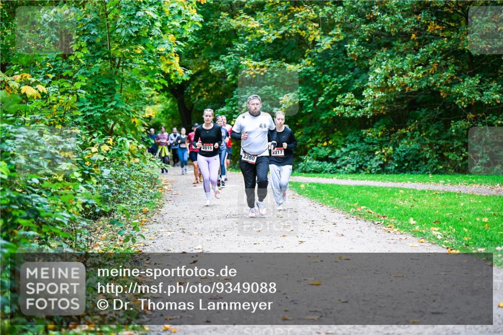 12.10.2025 - Bramfelder Halbmarathon 2025 Dr. Thomas Lammeyer http://msf.ph/oto/9349088 12.10.2025 10:29:36 Laufen 2815, 2360, 2317 meine-sportfotos.de
