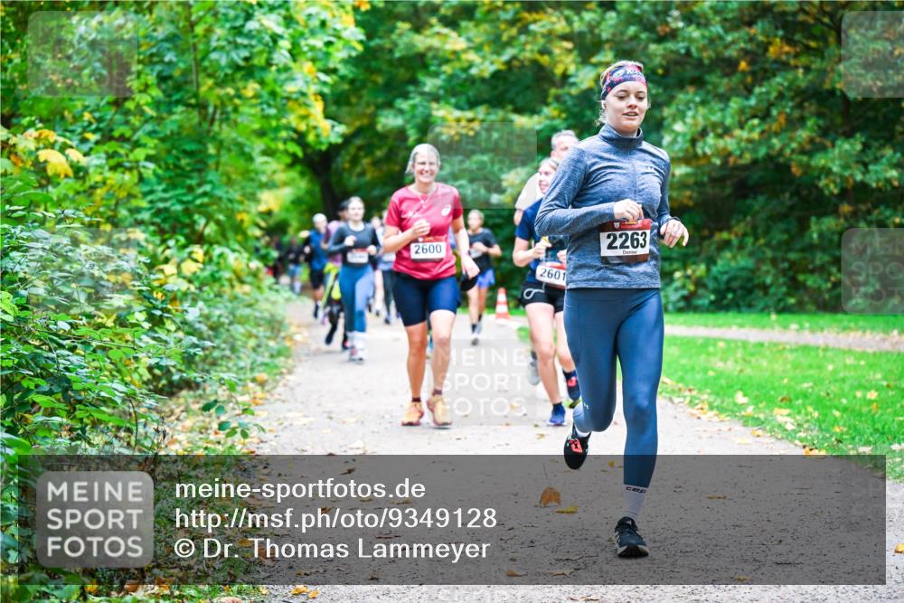 12.10.2025 - Bramfelder Halbmarathon 2025 Dr. Thomas Lammeyer http://msf.ph/oto/9349128 12.10.2025 10:29:42 Laufen 2600, 2601, 2263 meine-sportfotos.de