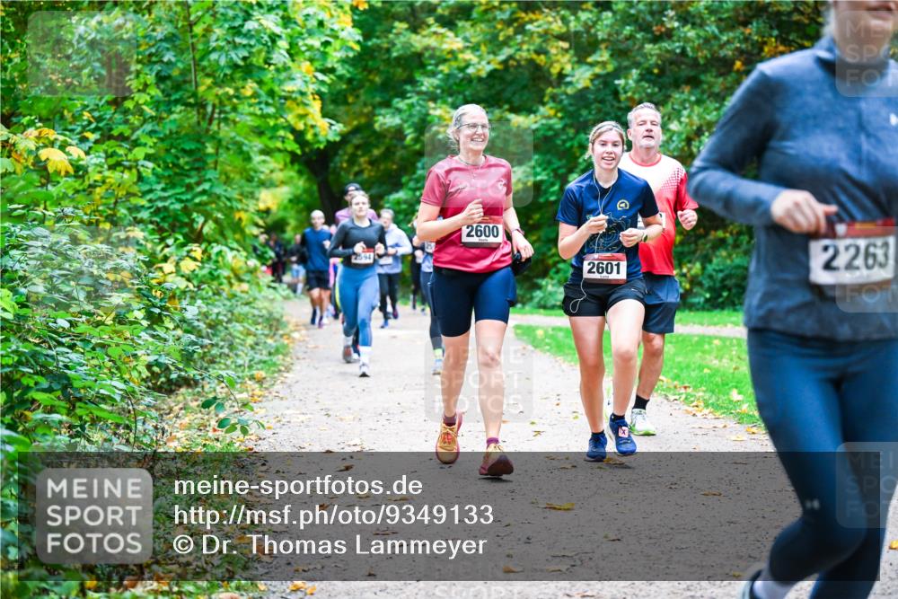 12.10.2025 - Bramfelder Halbmarathon 2025 Dr. Thomas Lammeyer http://msf.ph/oto/9349133 12.10.2025 10:29:43 Laufen 2594, 2600, 2601, 2263 meine-sportfotos.de