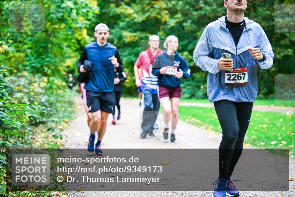 12.10.2025 - Bramfelder Halbmarathon 2025 Dr. Thomas Lammeyer http://msf.ph/oto/9349173 12.10.2025 10:29:51 Laufen 2267 meine-sportfotos.de