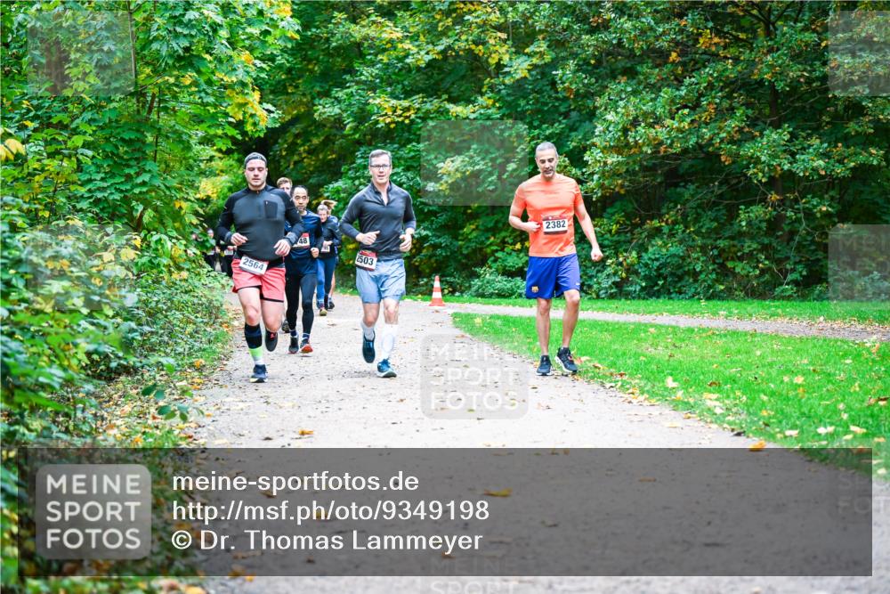 12.10.2025 - Bramfelder Halbmarathon 2025 Dr. Thomas Lammeyer http://msf.ph/oto/9349198 12.10.2025 10:29:56 Laufen 2564, 2503, 2382 meine-sportfotos.de