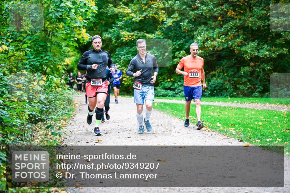 12.10.2025 - Bramfelder Halbmarathon 2025 Dr. Thomas Lammeyer http://msf.ph/oto/9349207 12.10.2025 10:29:57 Laufen 2564, 2503, 2382 meine-sportfotos.de
