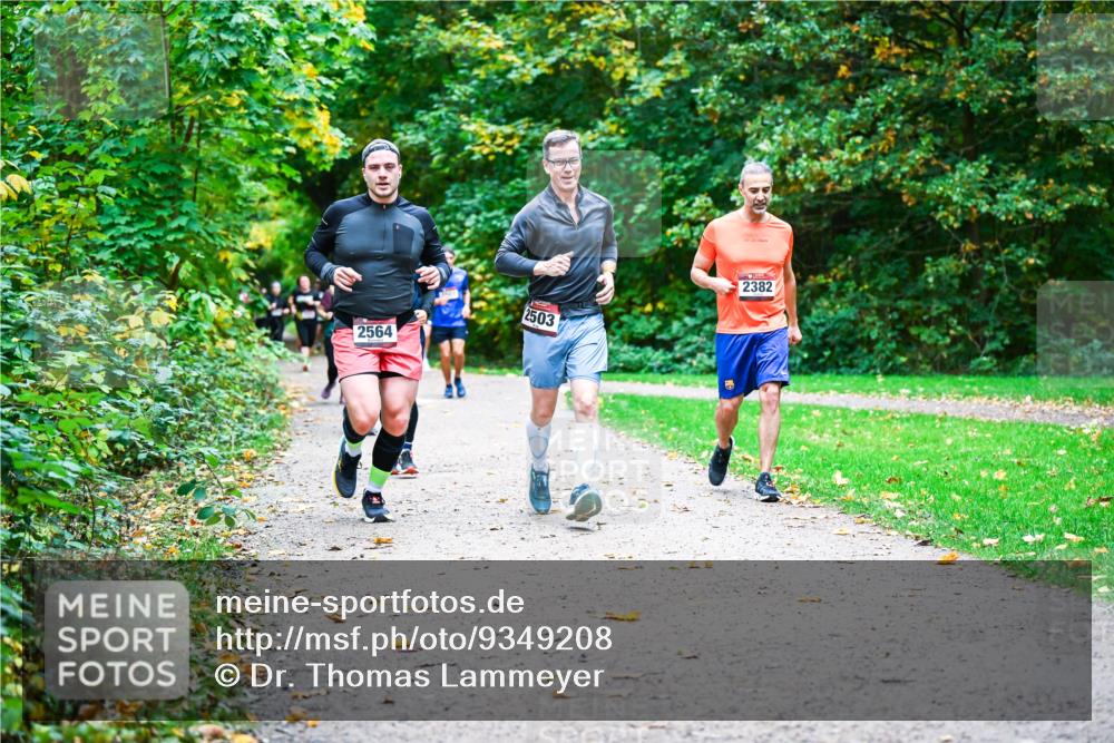 12.10.2025 - Bramfelder Halbmarathon 2025 Dr. Thomas Lammeyer http://msf.ph/oto/9349208 12.10.2025 10:29:58 Laufen 2564, 2503, 2382 meine-sportfotos.de