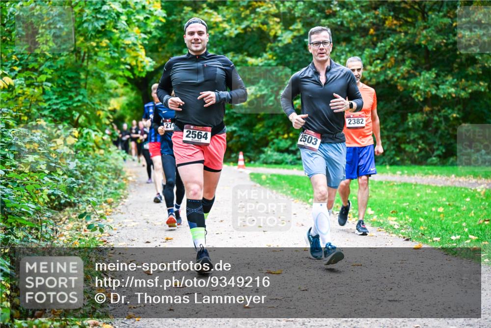 12.10.2025 - Bramfelder Halbmarathon 2025 Dr. Thomas Lammeyer http://msf.ph/oto/9349216 12.10.2025 10:29:59 Laufen 274, 2564, 2503, 2382 meine-sportfotos.de