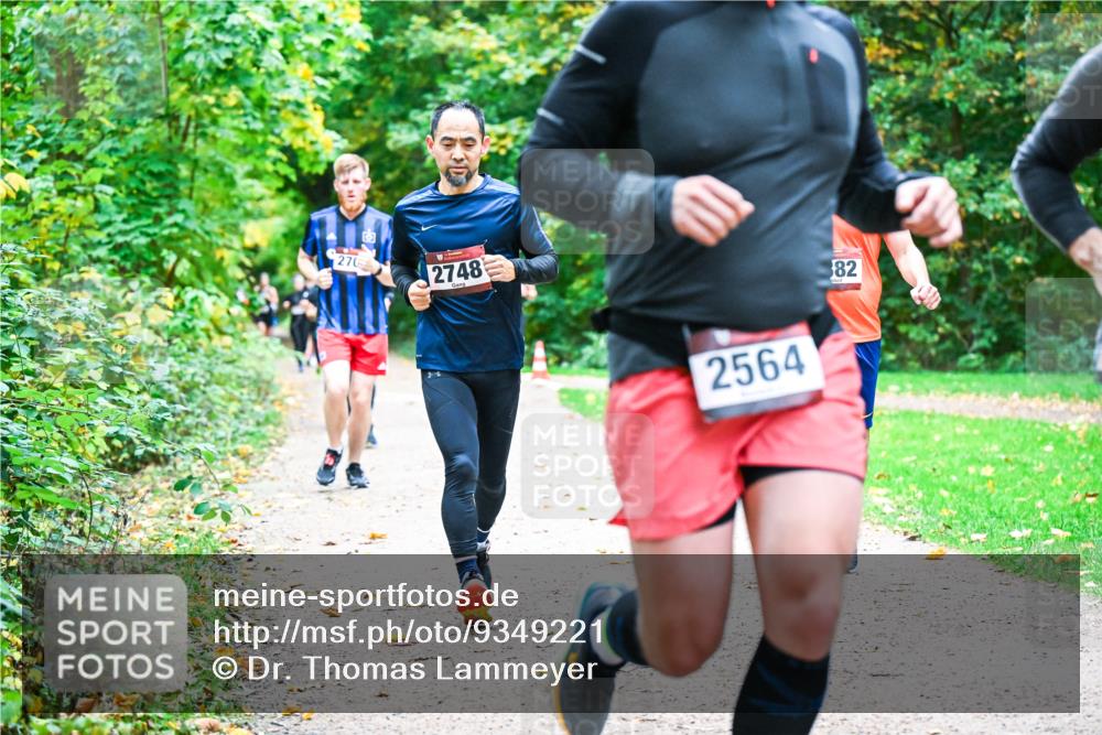 12.10.2025 - Bramfelder Halbmarathon 2025 Dr. Thomas Lammeyer http://msf.ph/oto/9349221 12.10.2025 10:30:00 Laufen 276, 2748, 2564, 82 meine-sportfotos.de