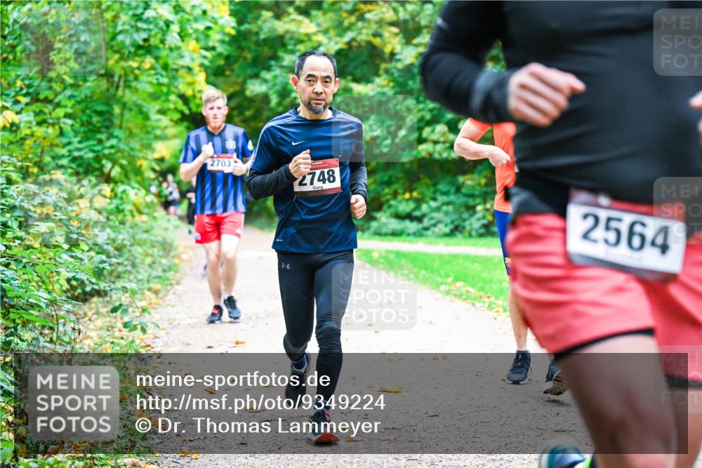 12.10.2025 - Bramfelder Halbmarathon 2025 Dr. Thomas Lammeyer http://msf.ph/oto/9349224 12.10.2025 10:30:00 Laufen 31, 2703, 2748, 2564 meine-sportfotos.de
