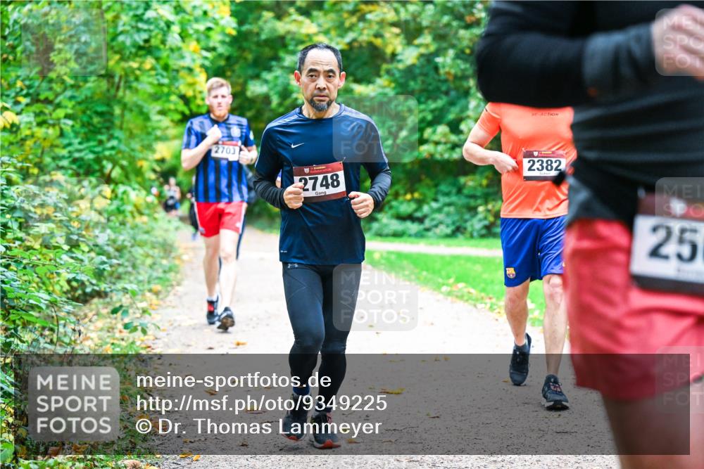 12.10.2025 - Bramfelder Halbmarathon 2025 Dr. Thomas Lammeyer http://msf.ph/oto/9349225 12.10.2025 10:30:00 Laufen 2703, 2748, 2382, 25 meine-sportfotos.de