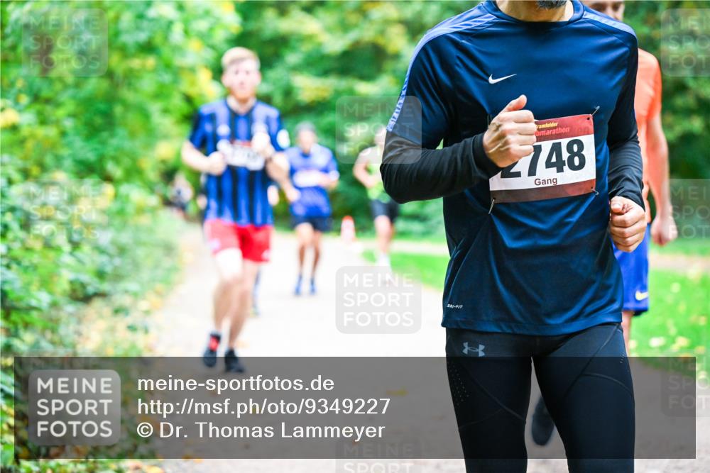 12.10.2025 - Bramfelder Halbmarathon 2025 Dr. Thomas Lammeyer http://msf.ph/oto/9349227 12.10.2025 10:30:02 Laufen 2748 meine-sportfotos.de